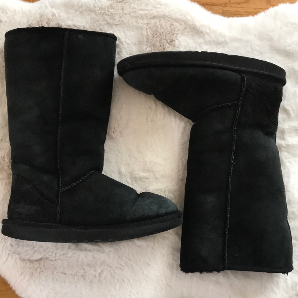 Ugg boots Classic Tall black sz 10 nice!